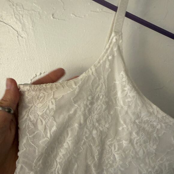 Maurices White Lace Cami Tank Top M Floral‎ Lined Y2K Coquette Layering Stretchy - Picture 4 of 9